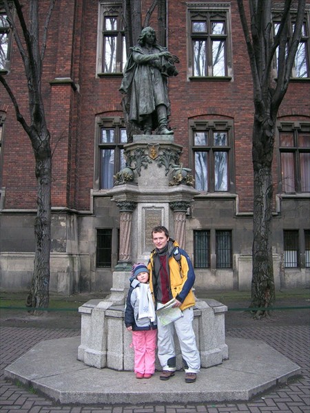 Николай Коперник возле университета в Кракове